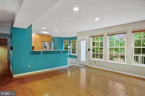 Living - 998 Miles Ct, Arnold, MD 21012 photo 3 of 3