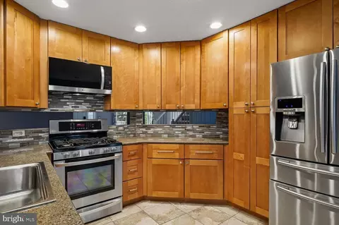 Kitchen - 998 Miles Ct, Arnold, MD 21012 photo 2 of 3