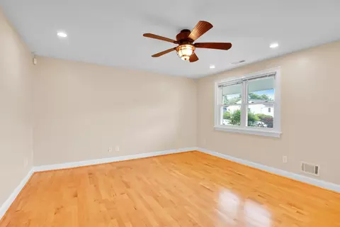 Living - 7729 Vena Ct, Pasadena, MD 21122 photo 2 of 4