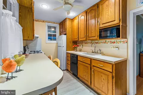 Kitchen - 102 7th Ave, Baltimore, MD 21225 photo 2 of 6