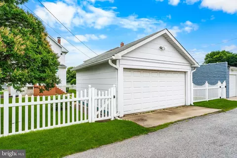 Exterior - 102 7th Ave, Baltimore, MD 21225 photo 6 of 7