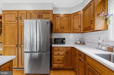 Kitchen - 198 W Paddock Cir, Arnold, MD 21012 photo 6 of 7
