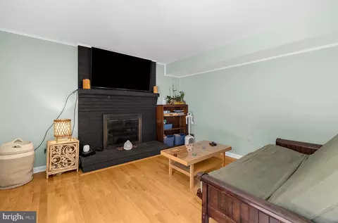 Living - 198 W Paddock Cir, Arnold, MD 21012 photo 3 of 4
