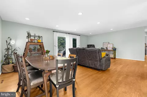 Dining - 198 W Paddock Cir, Arnold, MD 21012 photo 2 of 2