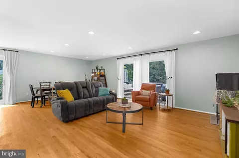 Living - 198 W Paddock Cir, Arnold, MD 21012 photo 1 of 4