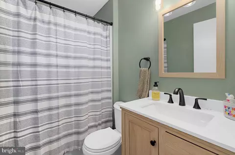 Bath - 198 W Paddock Cir, Arnold, MD 21012 photo 2 of 3