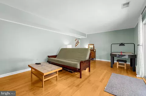 Living - 198 W Paddock Cir, Arnold, MD 21012 photo 4 of 4