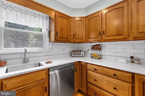 Kitchen - 198 W Paddock Cir, Arnold, MD 21012 photo 4 of 7