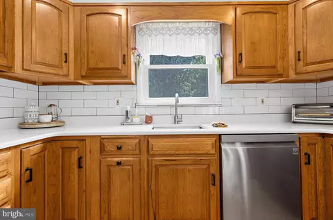 Kitchen - 198 W Paddock Cir, Arnold, MD 21012 photo 3 of 7