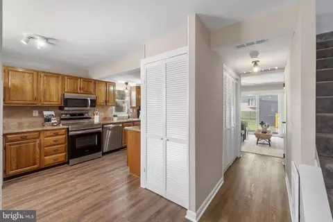 Entry Way - 8582 Beacon Point Rd, Pasadena, MD 21122 photo 1 of 5