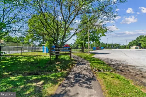 Exterior - 8582 Beacon Point Rd, Pasadena, MD 21122 photo 4 of 6