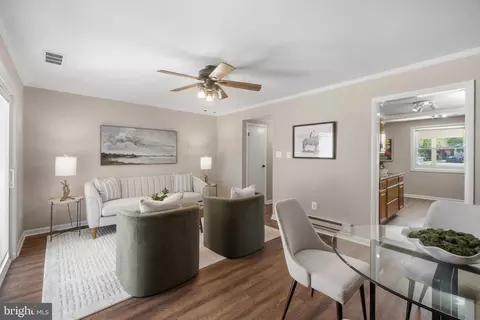 Living - 8582 Beacon Point Rd, Pasadena, MD 21122 photo 2 of 2
