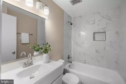 Bath - 8582 Beacon Point Rd, Pasadena, MD 21122 photo 1 of 1