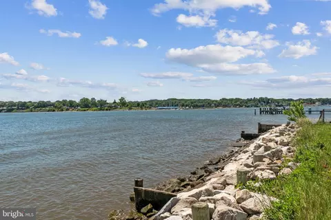 View/Area - 8582 Beacon Point Rd, Pasadena, MD 21122 photo 2 of 4
