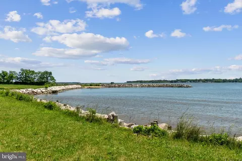 View/Area - 8582 Beacon Point Rd, Pasadena, MD 21122 photo 1 of 4