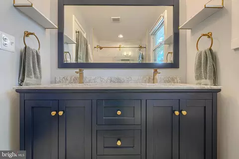 Bath - 926 Central St, Annapolis, MD 21401 photo 6 of 10
