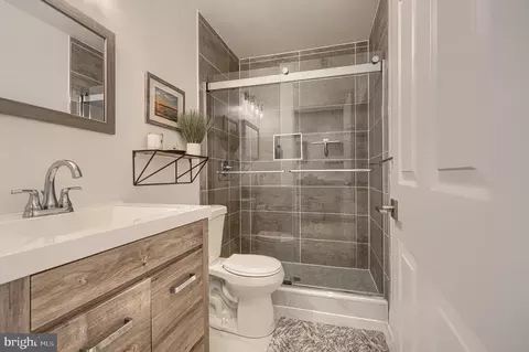 Bath - 926 Central St, Annapolis, MD 21401 photo 7 of 10