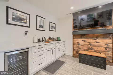 Entry Way - 926 Central St, Annapolis, MD 21401 photo 7 of 10
