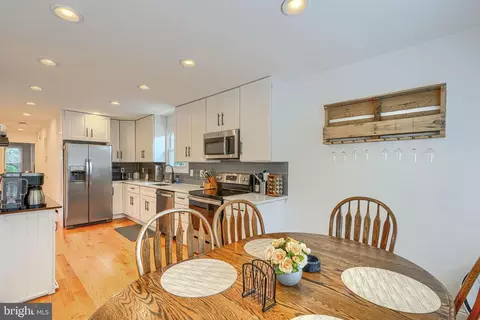 Dining - 926 Central St, Annapolis, MD 21401 photo 2 of 2