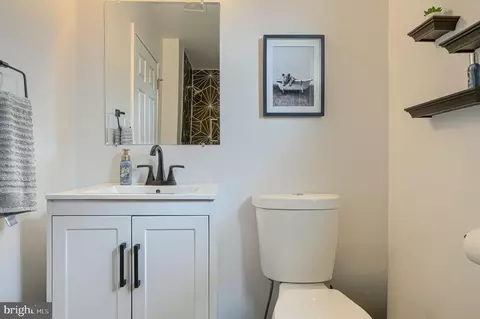 Bath - 926 Central St, Annapolis, MD 21401 photo 2 of 10