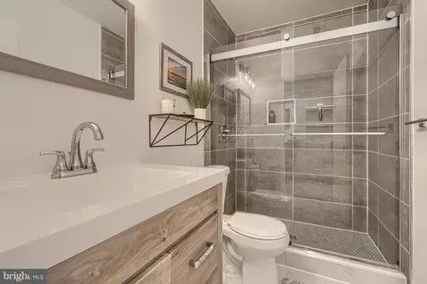 Bath - 926 Central St, Annapolis, MD 21401 photo 8 of 10