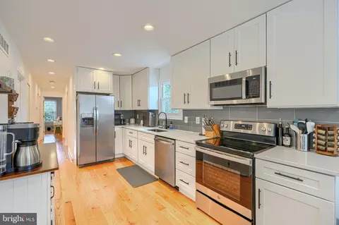 Entry Way - 926 Central St, Annapolis, MD 21401 photo 3 of 10