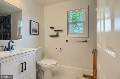 Bath - 926 Central St, Annapolis, MD 21401 photo 1 of 10