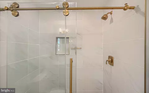 Bath - 926 Central St, Annapolis, MD 21401 photo 5 of 10