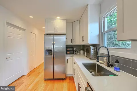 Entry Way - 926 Central St, Annapolis, MD 21401 photo 5 of 10
