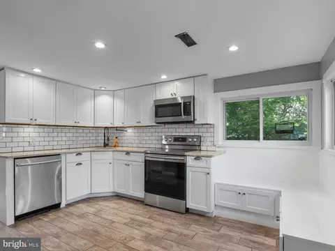 Kitchen - 519 Highland Dr, Edgewater, MD 21037 photo 1 of 2