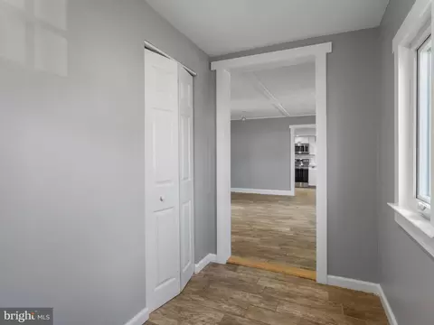 Entry Way - 519 Highland Dr, Edgewater, MD 21037 photo 3 of 8