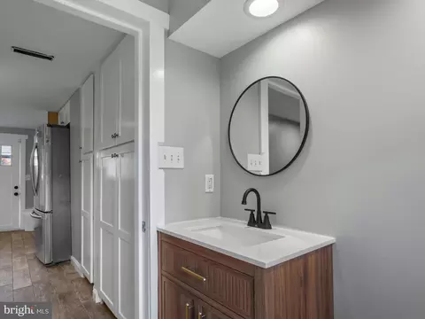 Entry Way - 519 Highland Dr, Edgewater, MD 21037 photo 1 of 8