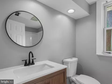 Entry Way - 519 Highland Dr, Edgewater, MD 21037 photo 7 of 8