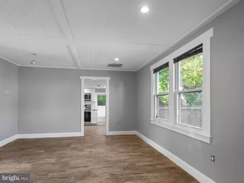 Living - 519 Highland Dr, Edgewater, MD 21037 photo 4 of 4