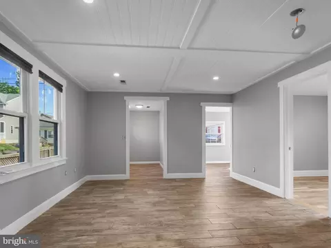 Living - 519 Highland Dr, Edgewater, MD 21037 photo 3 of 4