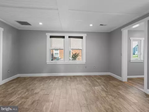 Living - 519 Highland Dr, Edgewater, MD 21037 photo 2 of 4