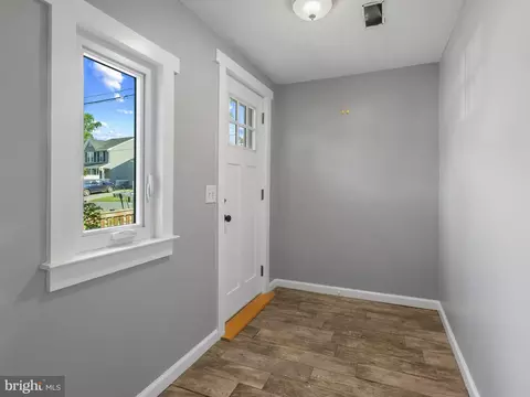 Entry Way - 519 Highland Dr, Edgewater, MD 21037 photo 2 of 8