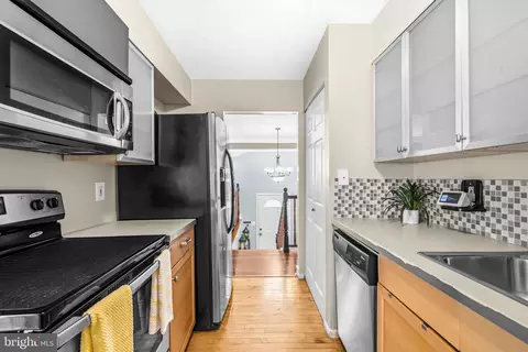 Entry Way - 236 Inlet Dr, Pasadena, MD 21122 photo 2 of 3