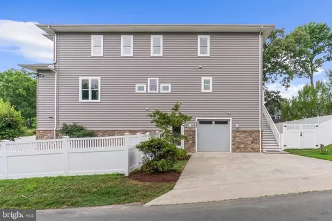 Exterior - 1203 Shore Dr, Edgewater, MD 21037 photo 3 of 4
