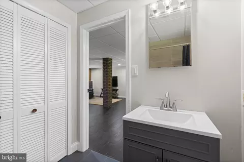Bath - 8250 Railroad Ave, Pasadena, MD 21122 photo 3 of 3