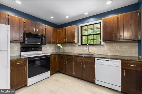 Kitchen - 8250 Railroad Ave, Pasadena, MD 21122 photo 2 of 3