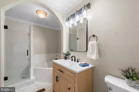 Bath - 7663 Sherlock Ct, Pasadena, MD 21122 photo 4 of 4