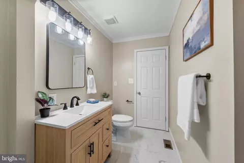 Bath - 7663 Sherlock Ct, Pasadena, MD 21122 photo 3 of 4