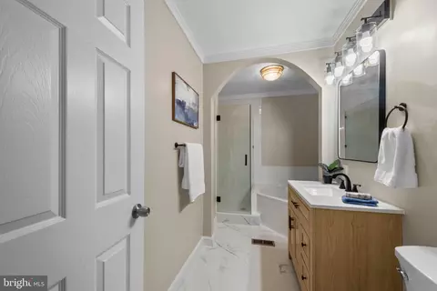 Bath - 7663 Sherlock Ct, Pasadena, MD 21122 photo 2 of 4