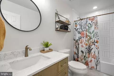 Bath - 1356 Hazel Nut Ct, Annapolis, MD 21409 photo 2 of 2