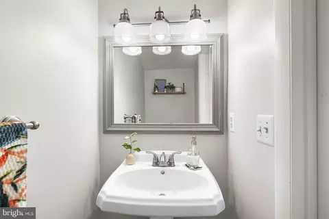 Bath - 1356 Hazel Nut Ct, Annapolis, MD 21409 photo 1 of 2