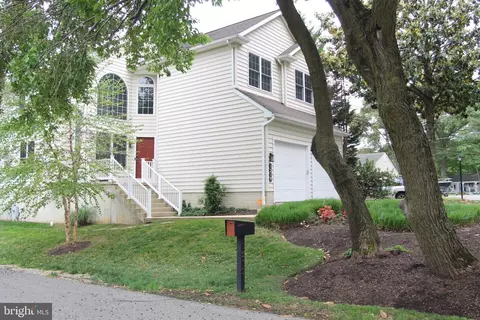 1219 Meadow View Rd, Pasadena, MD 21122