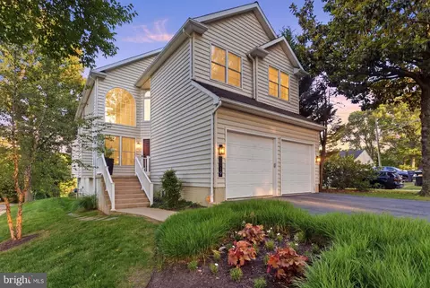 1219 Meadow View Rd, Pasadena, MD 21122