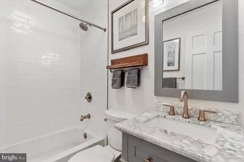 Bath - 2648 Ogleton Rd, Annapolis, MD 21403 photo 2 of 4