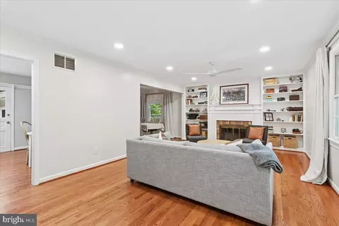 Living - 2648 Ogleton Rd, Annapolis, MD 21403 photo 3 of 3